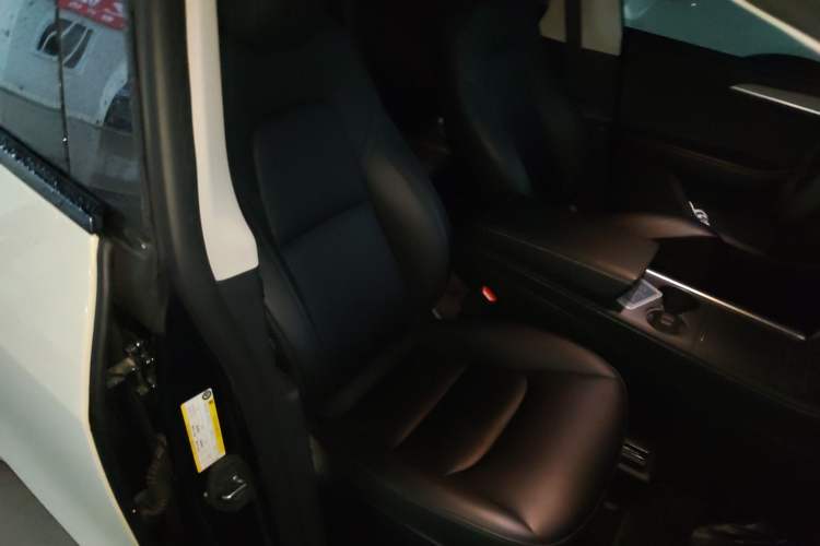 Used Tesla Model Y 2024 Long-Range All-Wheel-Drive Version
