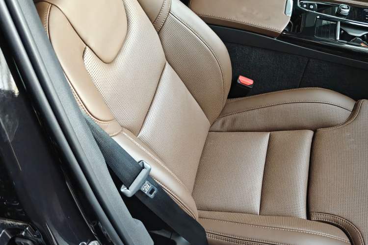 Used Volvo S90 New Energy 2025 Plug-in Hybrid Four-Wheel Drive Long-Range Luxury Smart Edition
