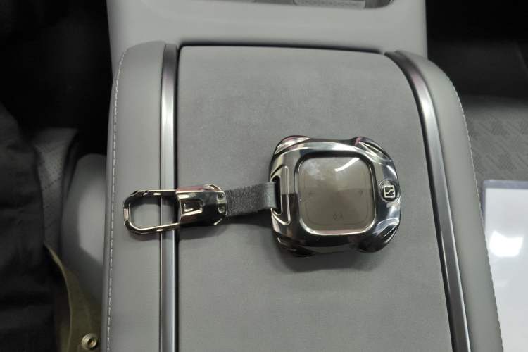 Used Zeekr 7X 2025 100 kWh Long-Range Rear-Wheel Drive with Intelligent Driving Features
