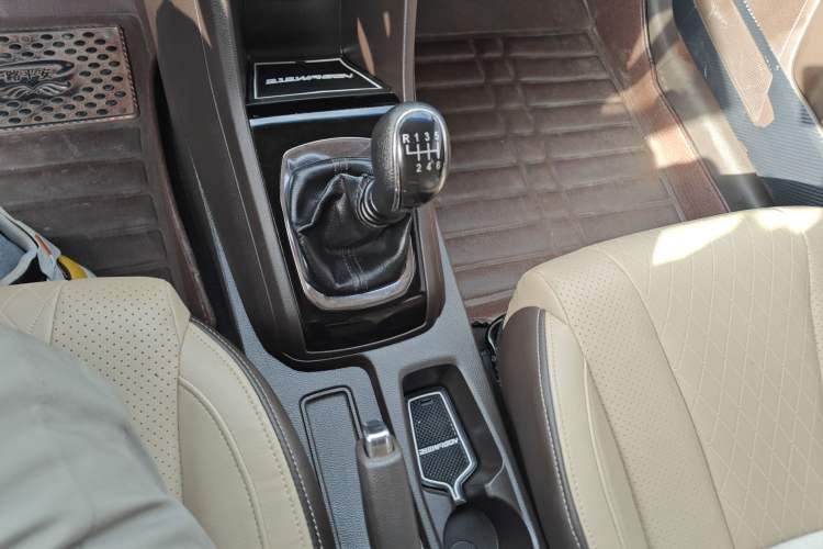 Used Baojun 310W 2017 1.5L Manual Fashion Model China V
