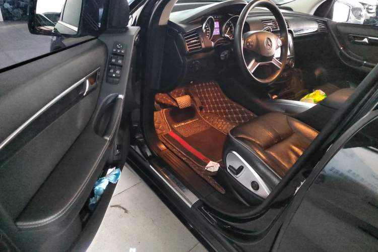 Used Mercedes-Benz R-Class 2017 R 320 4MATIC Business Edition Prestige Model
