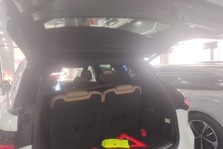 Used Nio ES8 2020 450 km Range 7-Seater Version
