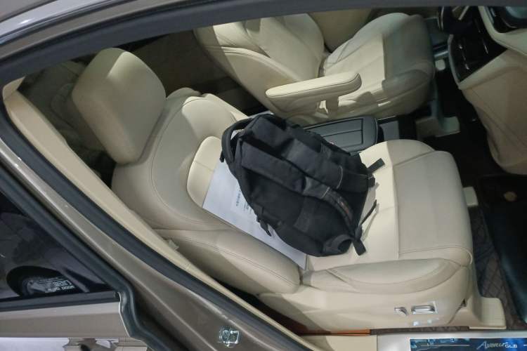 Used Buick GL8 2023 ES Lu Zun Deluxe Model
