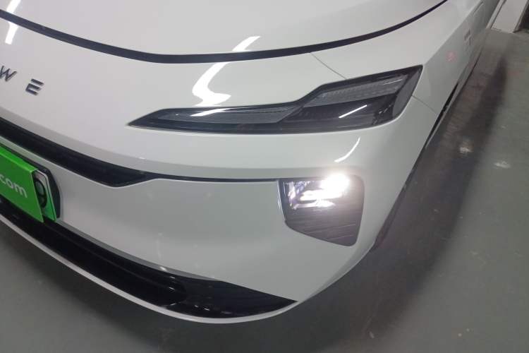 Used Roewe D6 2025 450km Deluxe Edition
