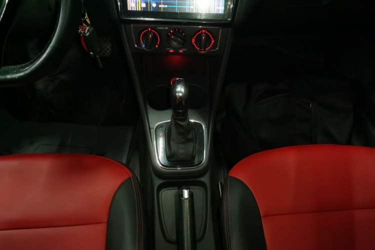 Used Volkswagen Polo 2016 1.6L Automatic Comfort Model