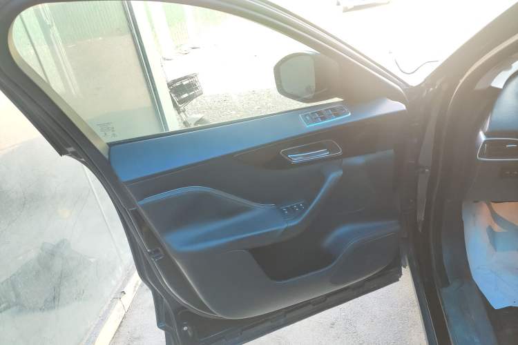 Used Jaguar F-PACE 2018 2.0T Two-Wheel Drive Urban Deluxe Edition
