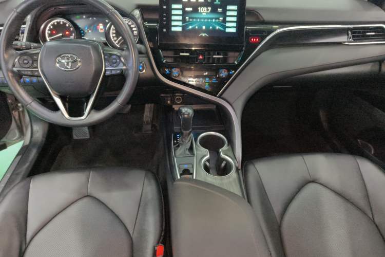 Used Toyota Camry 2021 2.0G Luxury Edition
