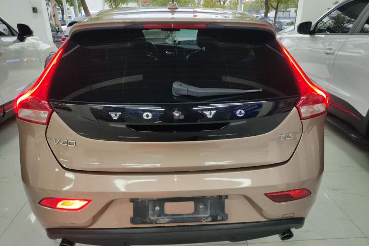 Used Volvo V40 2017 T3 Zhiyi Edition
