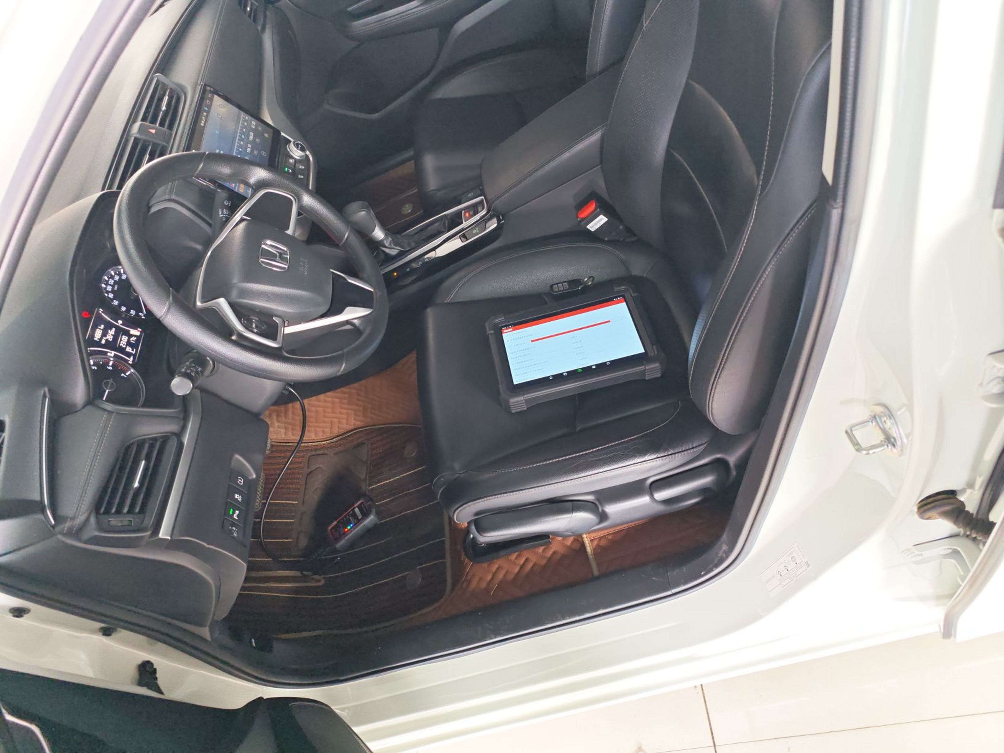 Переднее сиденье в автомобиле