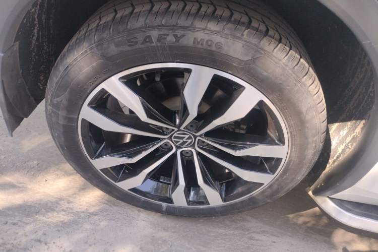 Used Volkswagen Tiguan L 2021 330TSI Automatic Two-Wheel Drive R-Line Enhanced Edition
