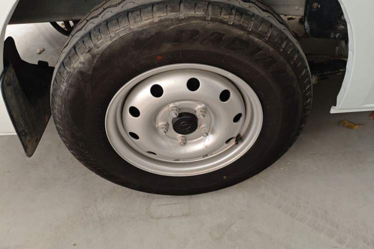 Used Chana Ruixing EM80 2025 Passenger Version Comfort Model 6 Seats 300 km Liftback Door
