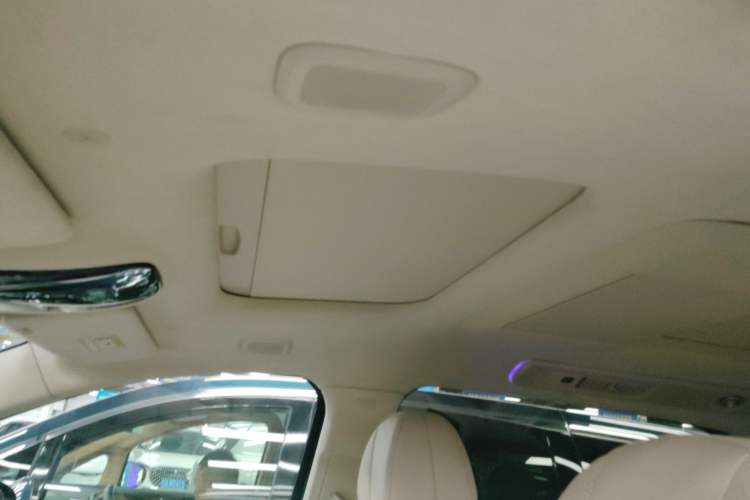 Used VOYAH Dream 2025 EV Four-Wheel Drive Flagship Kunpeng Edition
