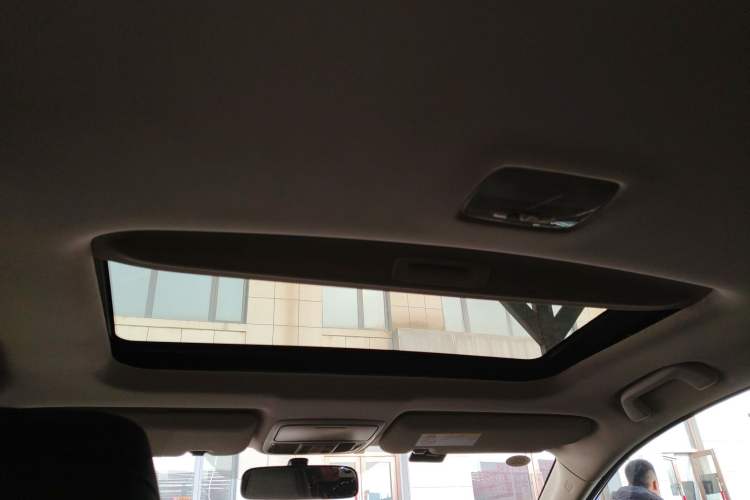 Used Honda CR-V 2015 2.4L two-wheel drive luxury version
