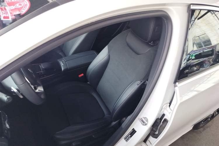 Used Mercedes-Benz A-Class 2022 Second Facelift A 200 L Sport Sedan Fashion Version
