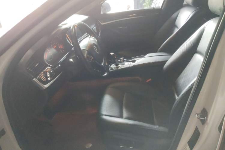 Used BMW 5 Series 2014 520Li Elegant Model
