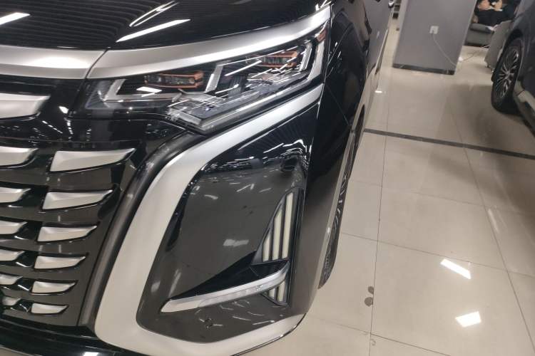 Used Denza D9 2022 DM-i 970 Four-Wheel Drive Flagship Model
