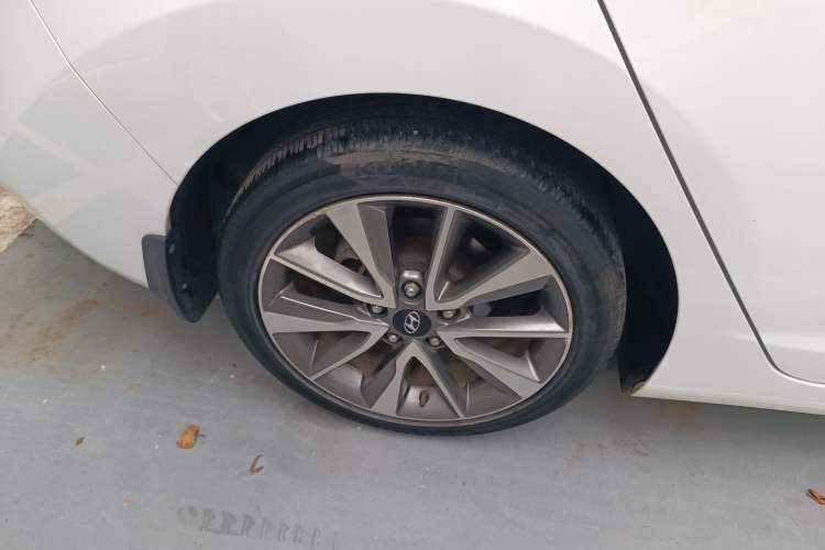 Used Hyundai Elantra 2015 1.6L Automatic Leading Model
