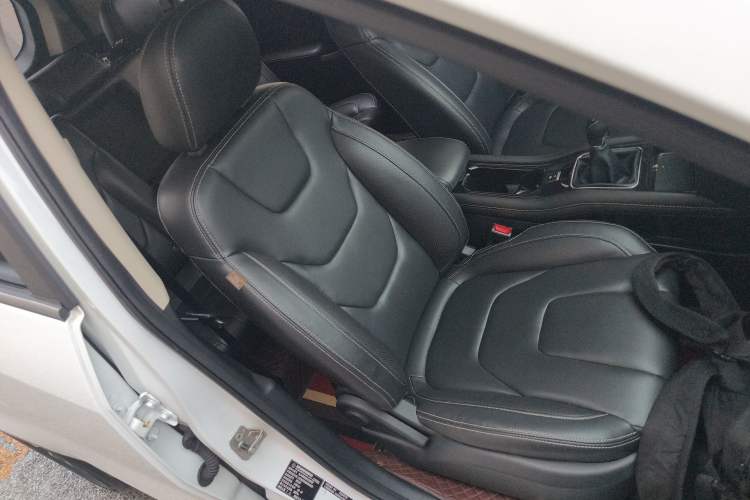 Used Dongfeng Fengon 580 2016 1.5T Manual Luxury Version