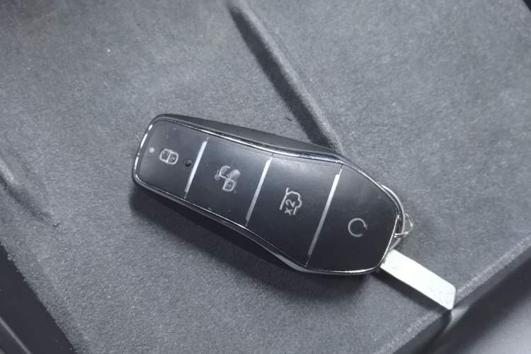 Used BYD Qin L 2025 DM-i Smart Drive 120KM Excellence Model
