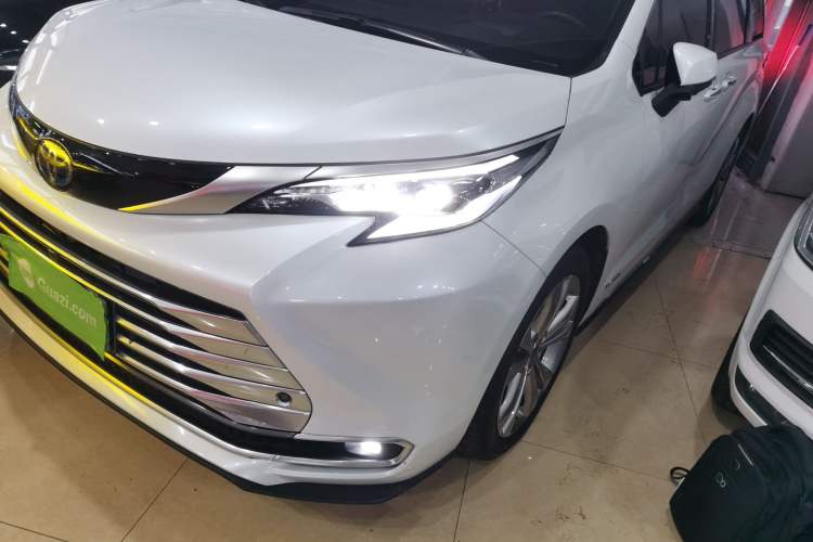 Used Toyota Sienna 2021 2.5L Hybrid Platinum Edition
