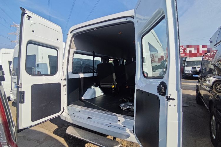 Used JMC Fushun 2023 2.0T Manual Mid-Drive Mid-Roof Commercial Multi-Purpose 7-Seater Passenger Vehicle