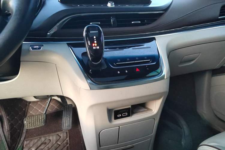 Used Buick GL8 2022 Land Business Class 652T Luxury Model