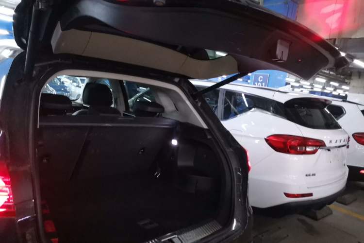 Used Hongqi HS5 2022 Facelifted Version 2.0T Smart Connect Flagship All-Wheel-Drive Edition
