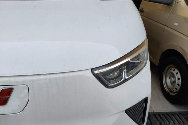 Used Wuling Yangguang 2024 300KM Comfort Version Passenger Van 75kW