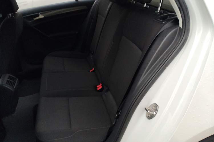 Used Volkswagen Golf 2016 1.6L Automatic Fashion Model
