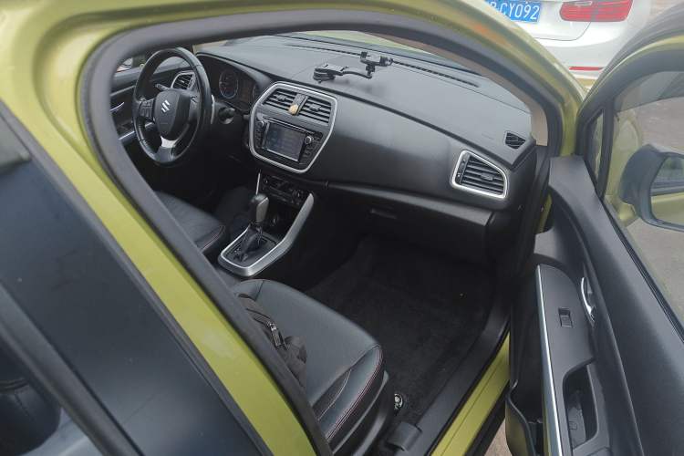 Used Suzuki S-Cross 2014 1.6L CVT Two-Wheel Drive Elite Version
