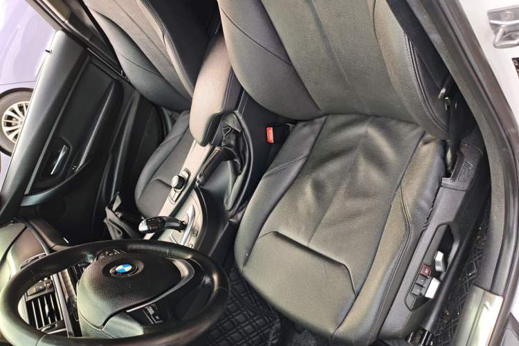 Used BMW 3 Series 2016 320Li Ambition Model
