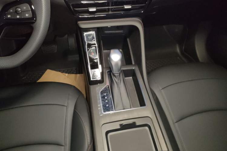 Used Roewe i5 2023 1.5L CVT Luxury Edition
