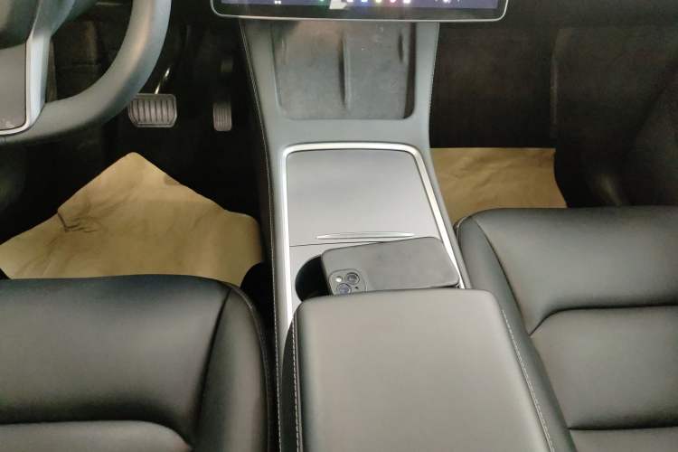 Used Tesla Model Y 2023 Rear-Wheel-Drive Version
