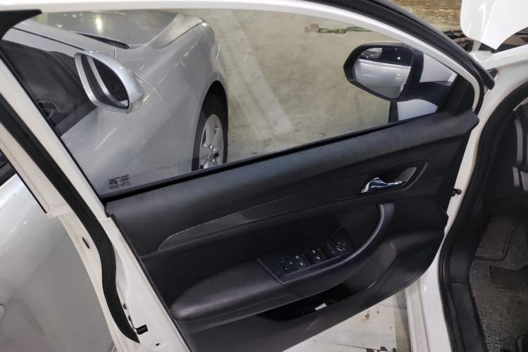 Used Roewe 360 2017 1.5L Automatic Luxury Edition
