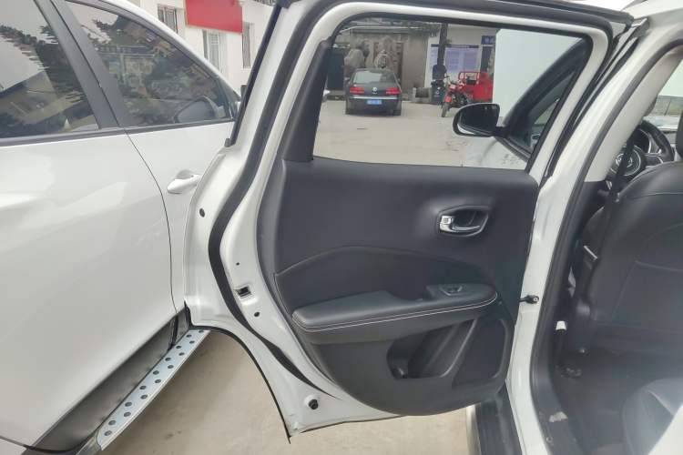 Used  Compass 2019 200TS Automatic Premium - Connected Large Screen Version
