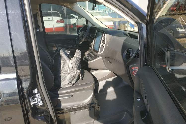 Used Mercedes-Benz Vito 2021 2.0T Elite Version 7 Seats