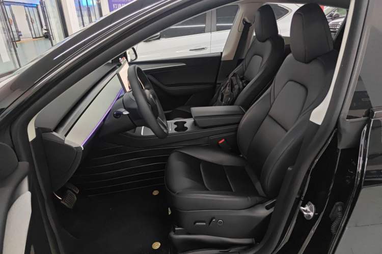 Used Tesla Model Y 2023 Rear-Wheel-Drive Version
