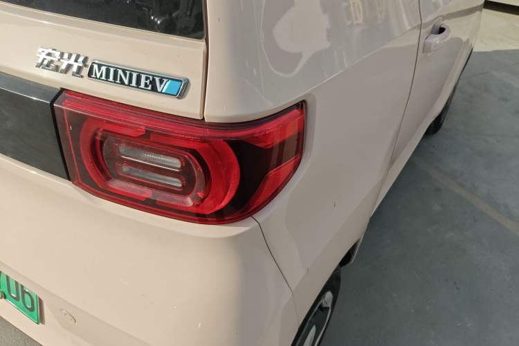 Used Wuling Hongguang MINIEV 2022 Macaron Premium Model – Lithium Ternary Battery
