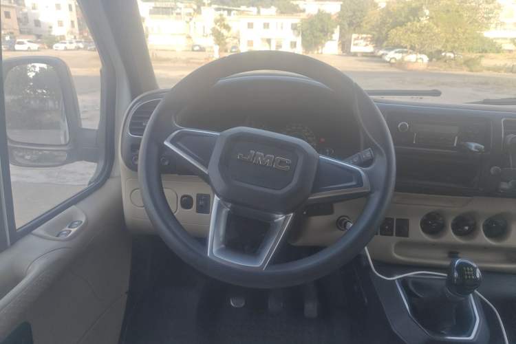 Used JMC Transit 2017 2.8T Business-Grade Long Wheelbase Mid-Roof 14/15-Seater JX493
