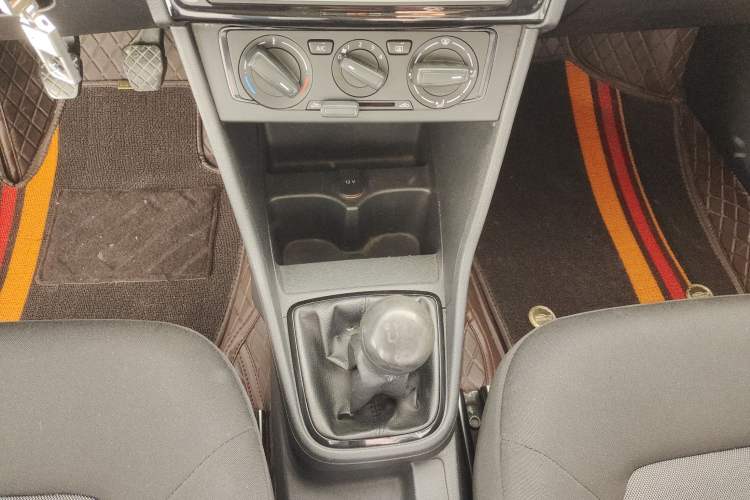 Used Volkswagen Jetta 2015 Zhuihui Edition 1.4L Manual Fashion Model