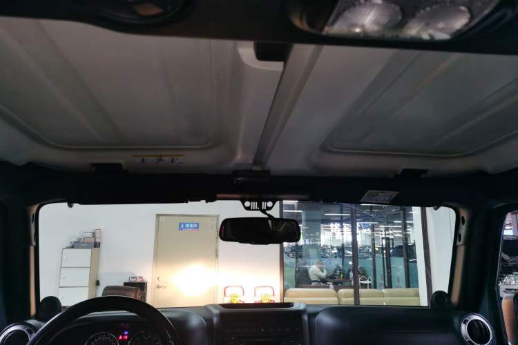 Used  Wrangler 2013 3.6L Sahara Four-Door Edition
