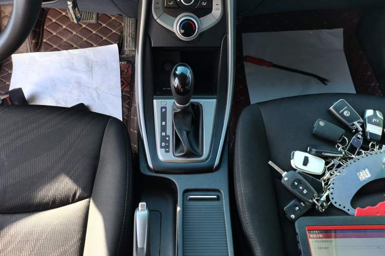 Used Hyundai Elantra 2016 1.6L Automatic Smart Version
