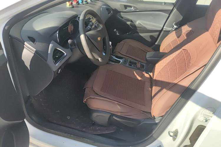 Used Chevrolet Cruze 2017 1.5L Automatic Pioneer Sunroof Edition
