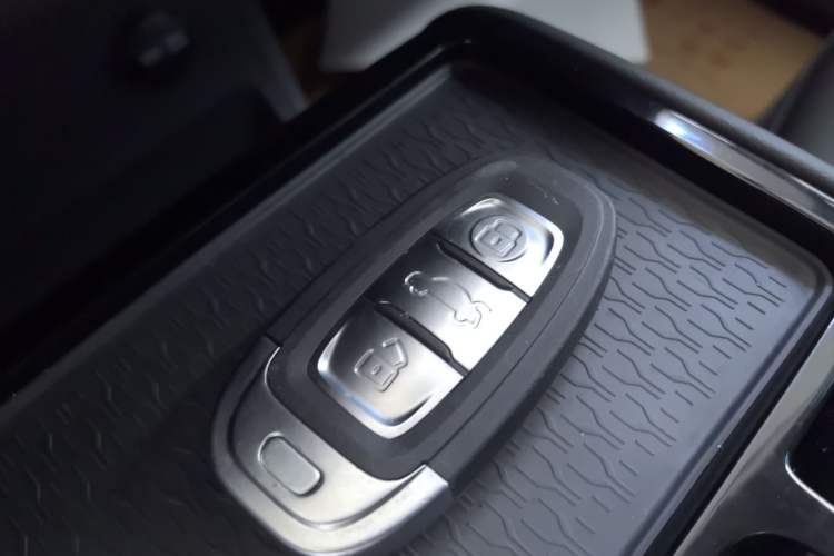 Used Hongqi E-QM5 2022 431 km Charge & Enjoy Edition
