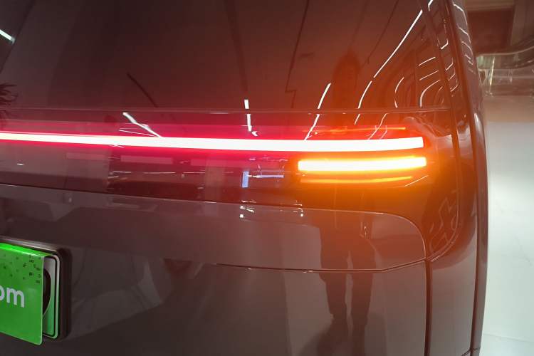 Used Li Auto MEGA 2025 Ultra Smart Refreshed Edition