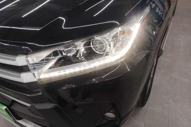 Used Toyota Highlander 2018 2.0T Four-Wheel Drive Luxury Version 7 Seats China VI Standard
