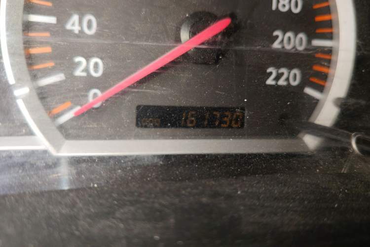 Used Nissan ZN Van 2013 2.4L Two-Wheel Drive Standard Model with 5 Seats
