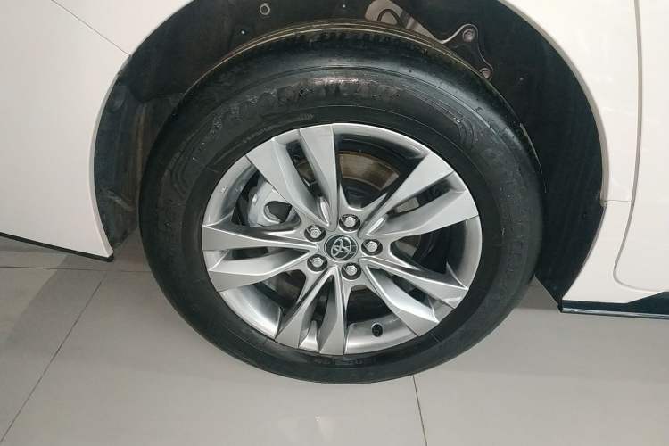 Used Toyota Sienna 2024 2.5L Hybrid Four-Wheel Drive Prestige Edition