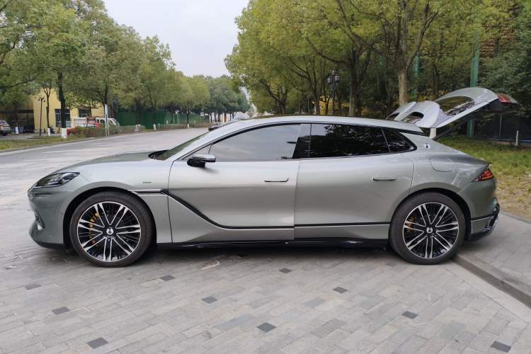 Used Denza Z9GT 2024 1100 Four-Wheel Drive Ultra Version
