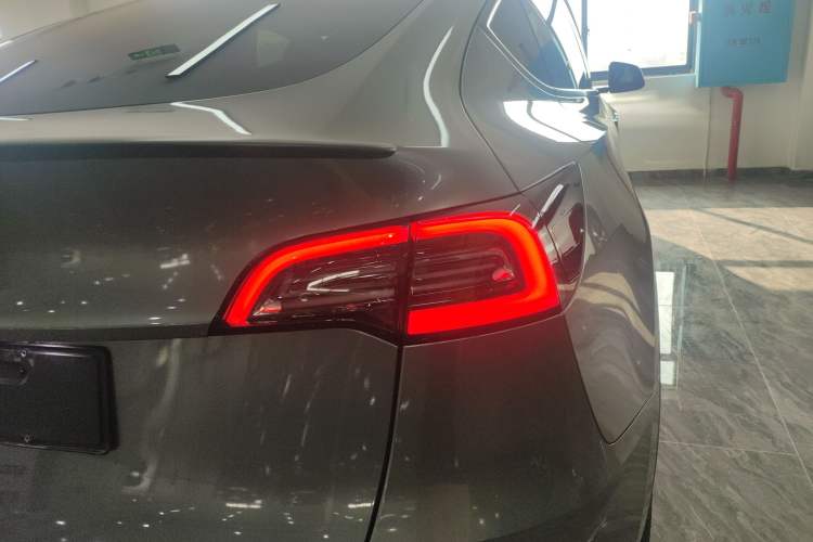 Used Tesla Model Y 2024 Long-Range All-Wheel-Drive Version